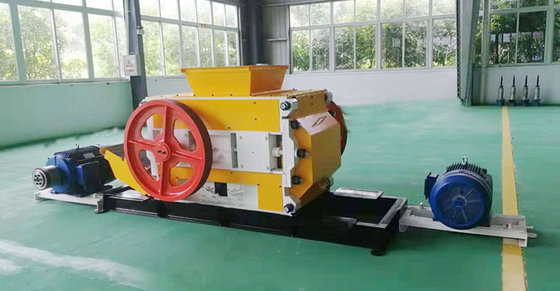 ইট তৈরির জন্য ফাইন মিল রোল ক্রাশার মেশিন 30 - 50t/h উৎপাদন ক্ষমতা