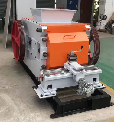 ইট তৈরির জন্য ফাইন মিল রোল ক্রাশার মেশিন 30 - 50t/h উৎপাদন ক্ষমতা