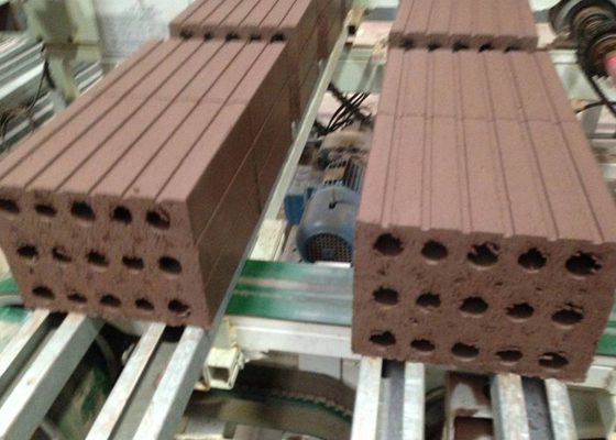 QTQD-1 মডেল কাদামাটির ইট কাটার মেশিন, দৈর্ঘ্য 1254 মিমি এবং সর্বোচ্চ কাটিং উচ্চতা 300 মিমি, যা সুনির্দিষ্টভাবে ইটের দেয়াল কাটার জন্য ব্যবহৃত হয়