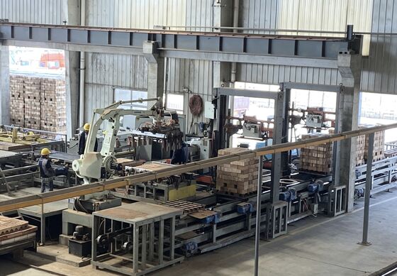 মাটির ইট উৎপাদন লাইনের জন্য সম্পূর্ণ স্বয়ংক্রিয় প্যালেটলেস ইট আনলোড ও প্যাকিং সিস্টেম